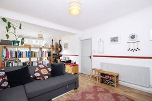 Lounge/Diner- click for photo gallery